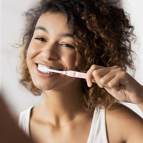 Cepillarse los dientes 2 veces al día durante 2 minutos. No apto para niños menores de 7 años.