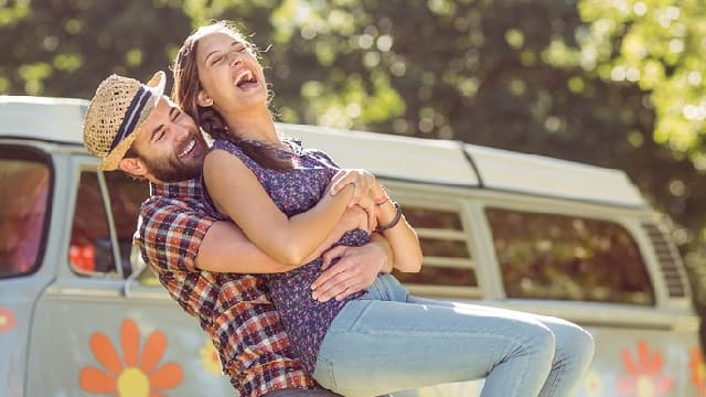 Qué causa las manchas marrones en los dientes